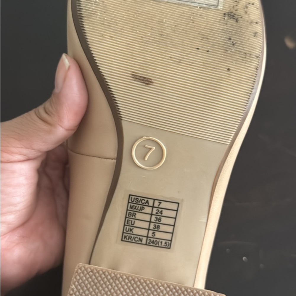 Forever 21 Beige and Black Flats - Picture 4 of 4